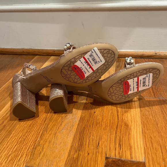 Badgley Mischka Rose Gold Sparkle Block Pearl Heel - Picture 4 of 5